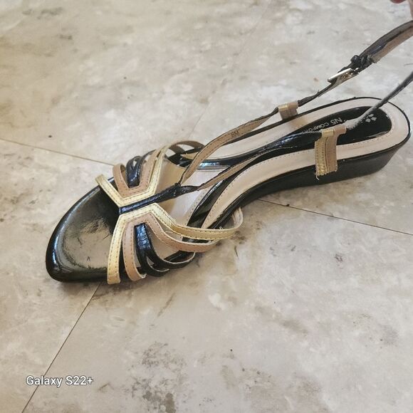 Naturalizee N5 Comfort flat strappy Black, tan & gold sandles - Picture 4 of 9